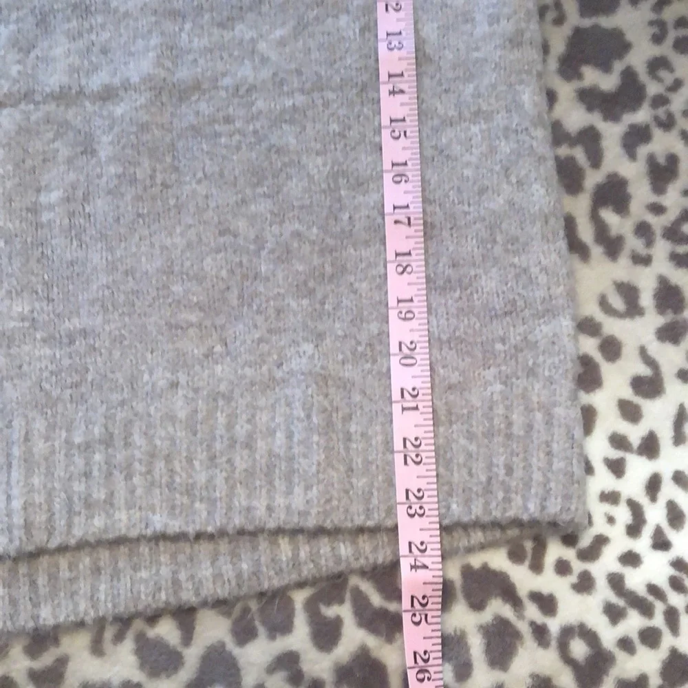 Express Drop Shoulder Sweater Crewneck in Oatmeal Size Small Women’s